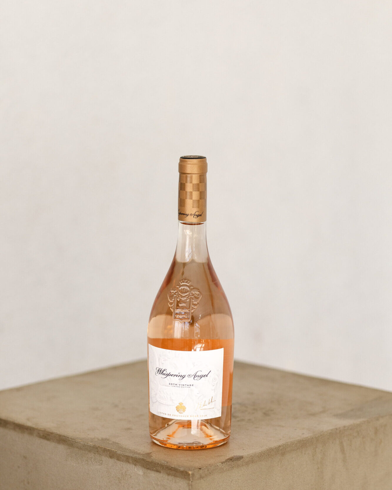 Roosa vein Château d'Esclans Whispering Angel Rosé 2025